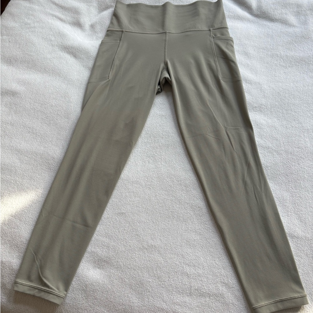 Athleta Salutation 7/8 leggings